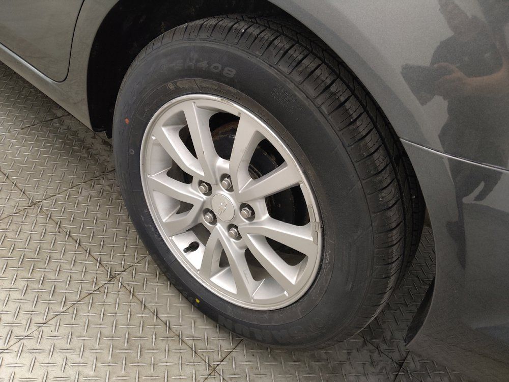Used 2019 Chevrolet Sonic LT FWD image 31