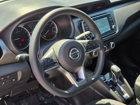 Certified 2020 Nissan Kicks S FWD image 23
