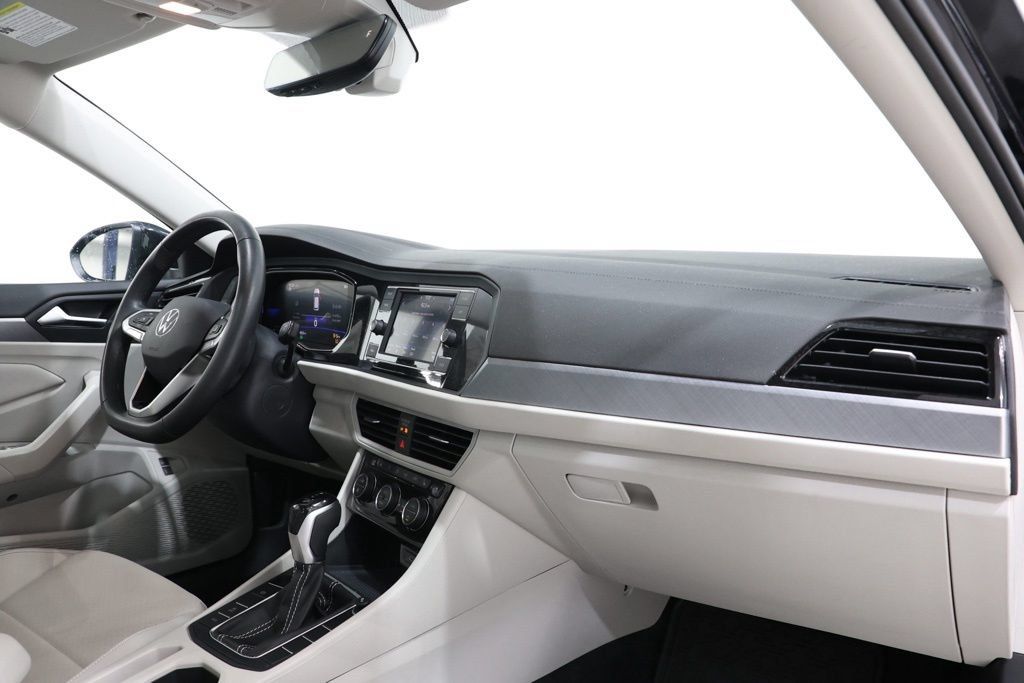 Used 2024 Volkswagen Jetta SE w/ Panoramic Sunroof Package FWD image 16