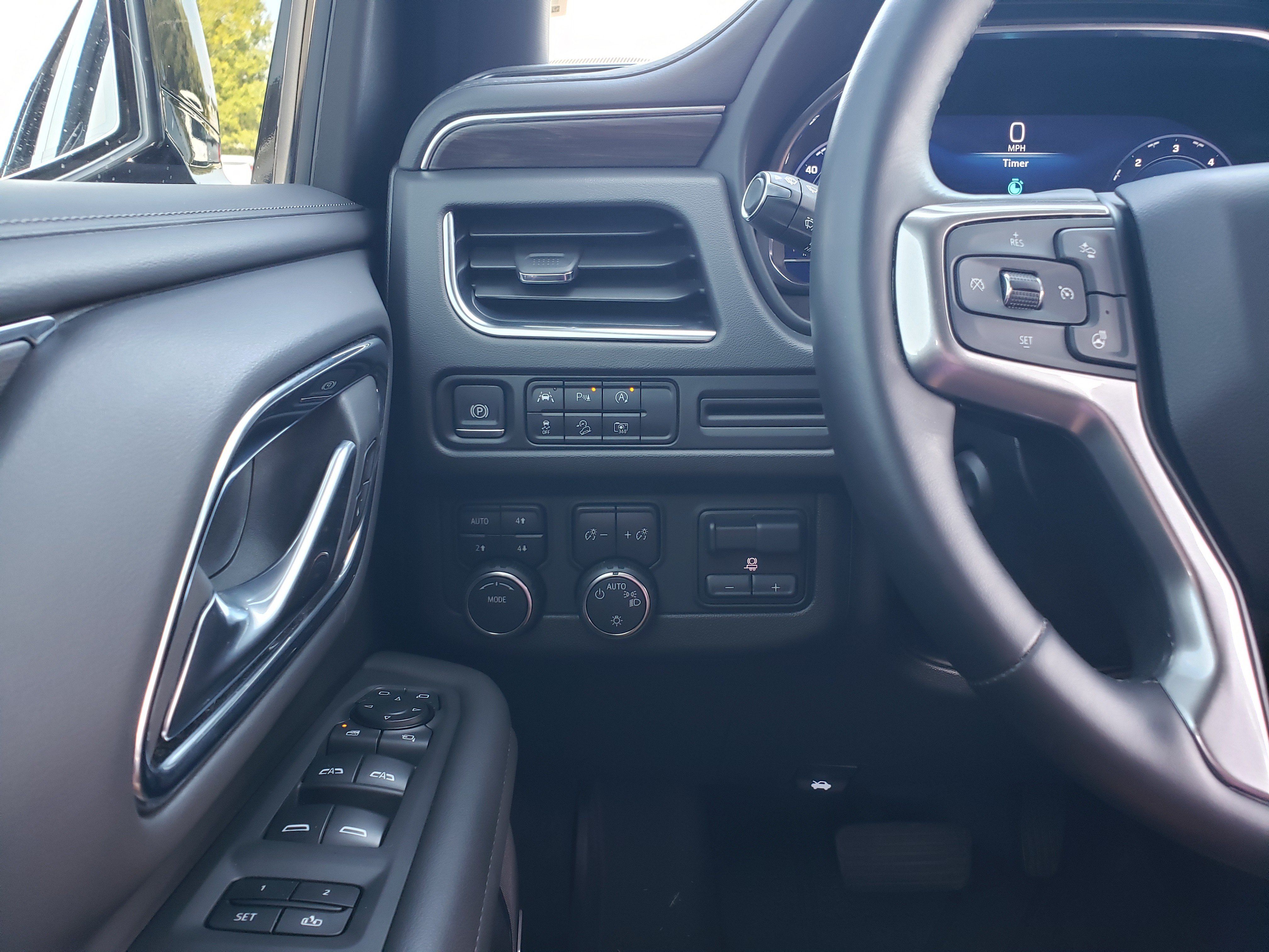 Used 2024 Chevrolet Tahoe Z71 w/ Luxury Package AWD/4WD image 16