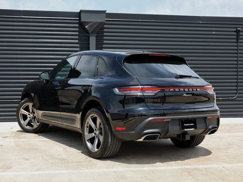 Certified 2025 Porsche Macan image 3