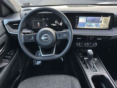 Used 2025 Nissan Kicks SV image 16