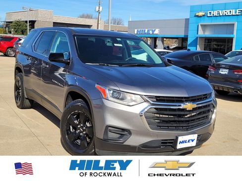 Used 2020 Chevrolet Traverse LS image 1