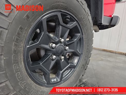 Used 2022 Jeep Gladiator Willys image 7