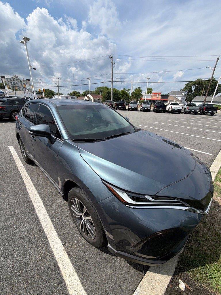 Used 2024 Toyota Venza LE AWD/4WD image 5