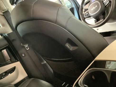Certified 2023 Kia Carnival SX FWD image 24