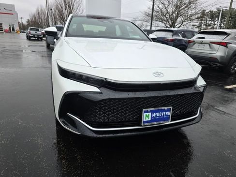 Used 2024 Toyota Crown Limited image 10