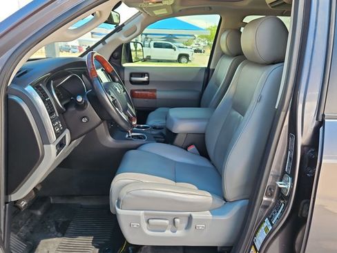 Used 2020 Toyota Sequoia Platinum AWD/4WD image 17