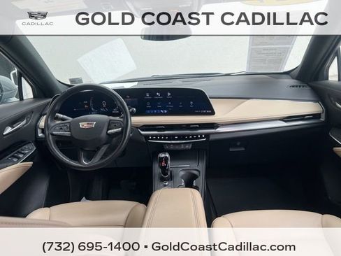 Used 2024 Cadillac XT4 Luxury w/ Cold Weather Package image 10