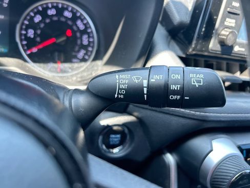 Used 2020 Toyota RAV4 XLE FWD image 19