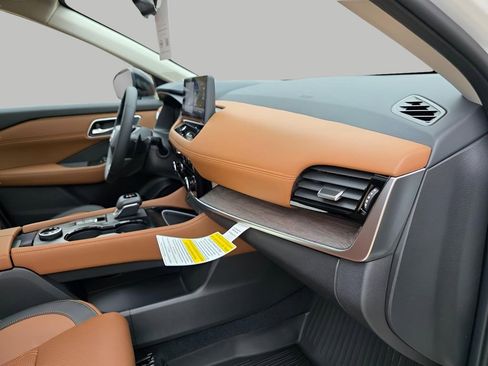 New 2026 Nissan Rogue Platinum image 15