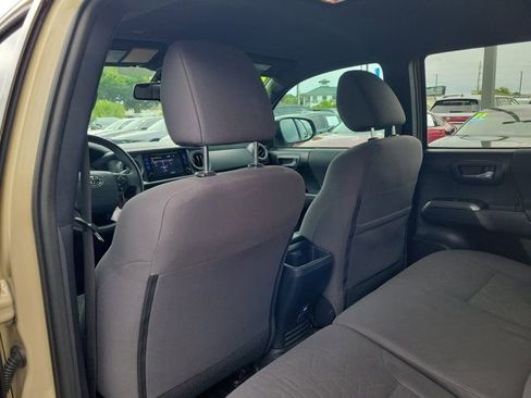 Used 2019 Toyota Tacoma TRD Off-Road AWD/4WD image 13