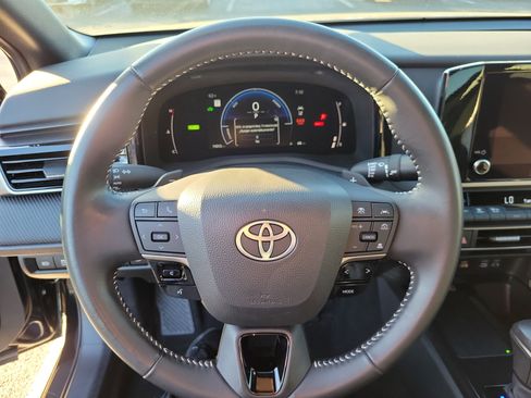 Used 2025 Toyota Camry SE image 23