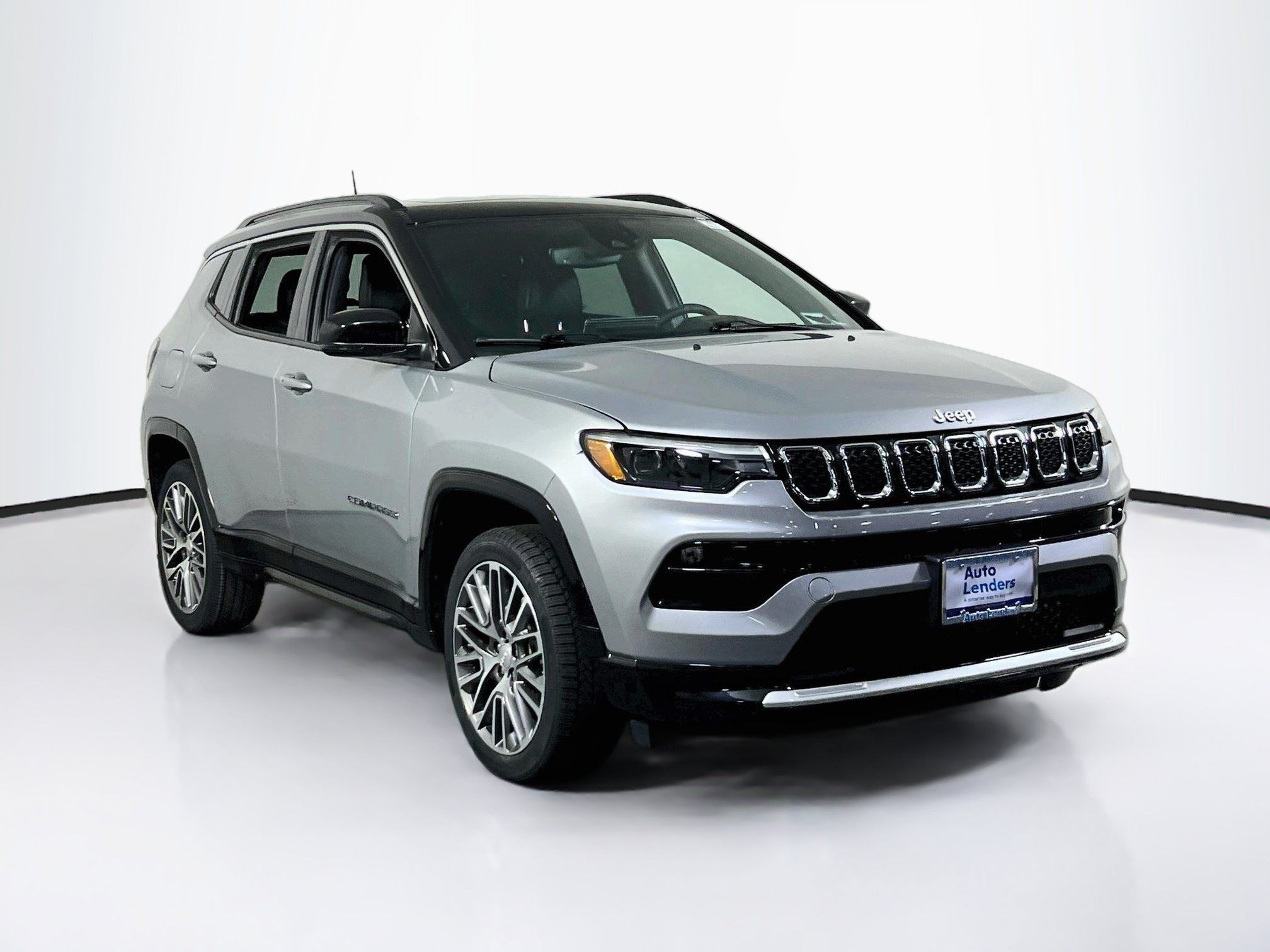 Used 2023 Jeep Compass Limited w/ Elite Group AWD/4WD image 3