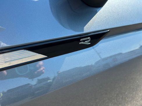 Used 2022 Volkswagen Tiguan SEL R-Line image 31