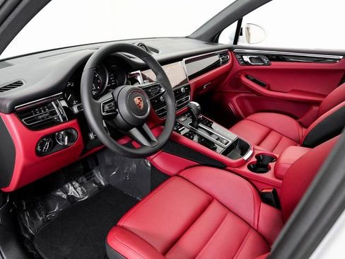 Used 2026 Porsche Macan AWD/4WD image 4