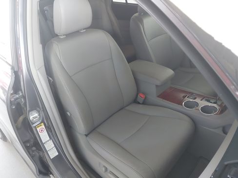 Used 2010 Toyota Highlander Limited AWD/4WD image 28