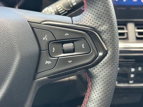 Used 2025 Chevrolet Trax RS w/ Sunroof Package FWD image 18
