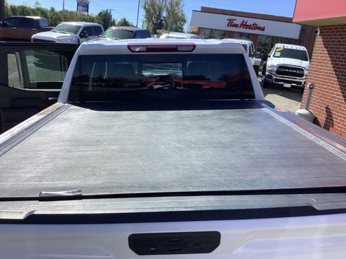 Used 2021 GMC Sierra 1500 SLE image 10