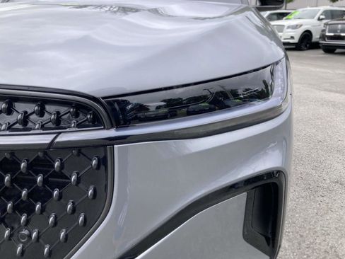 New 2025 Lincoln Nautilus Reserve image 11