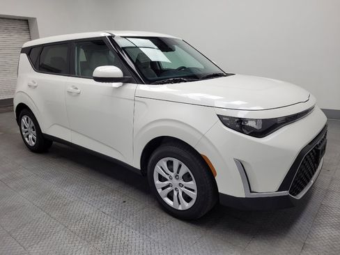 Used 2025 Kia Soul LX image 11