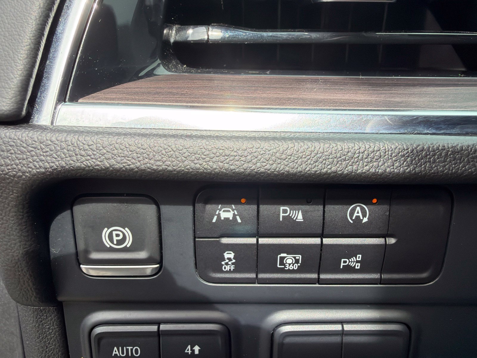 Used 2025 Chevrolet Tahoe LT AWD/4WD image 14