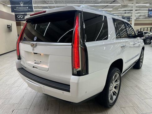 Used 2018 Cadillac Escalade Premium Luxury RWD image 7