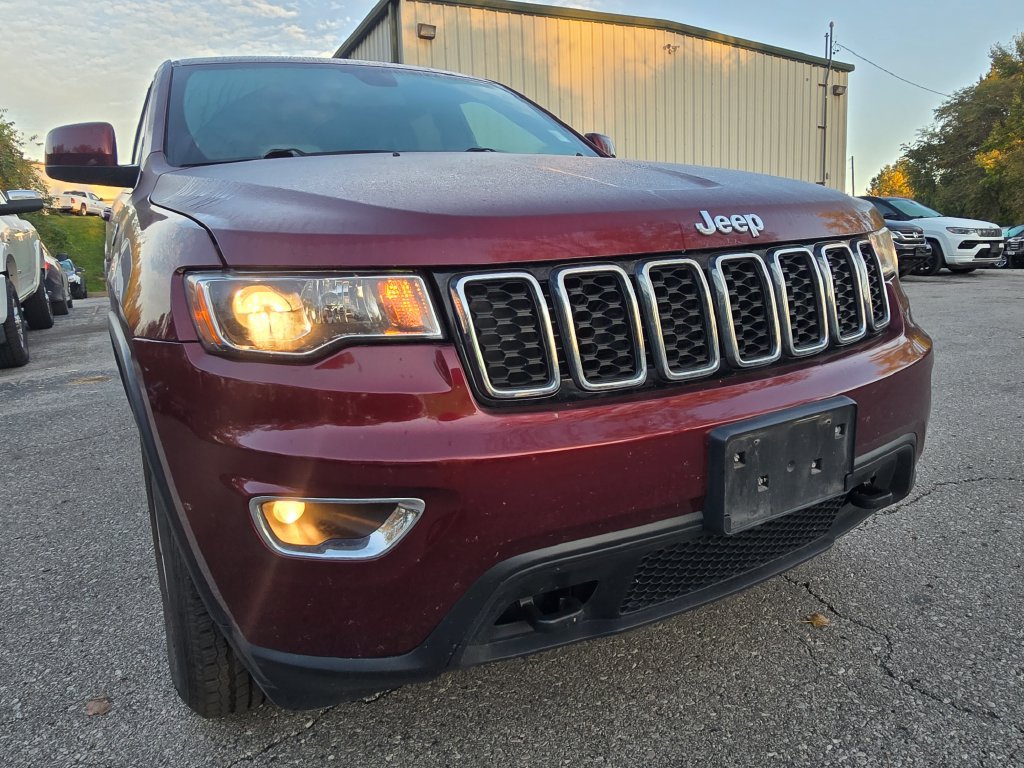 Used 2018 Jeep Grand Cherokee Laredo AWD/4WD image 11
