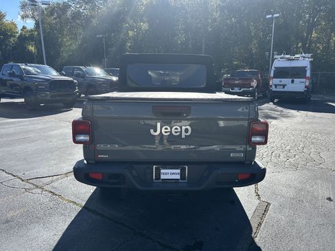 Used 2020 Jeep Gladiator Overland w/ Trailer Tow Package image 8