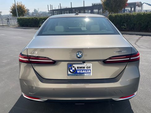 New 2026 BMW i5 eDrive40 image 4