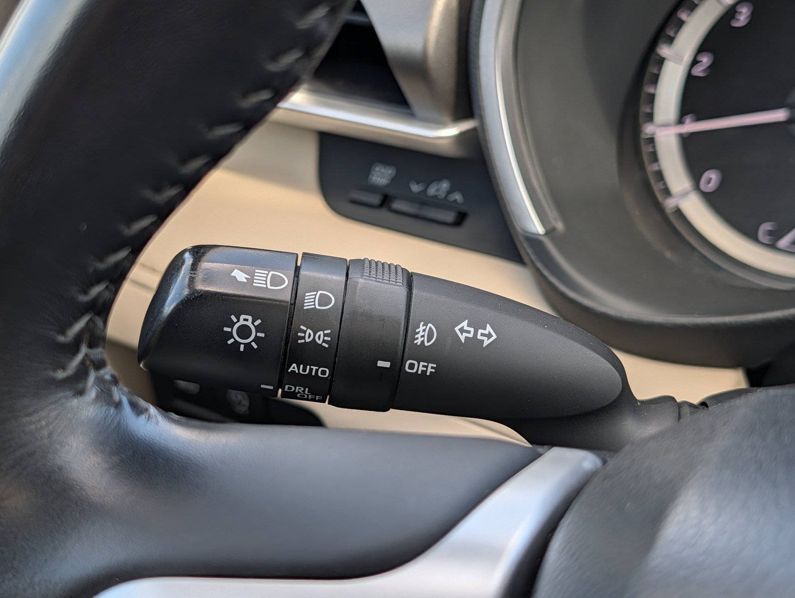 Used 2023 Toyota Highlander XLE AWD/4WD image 28