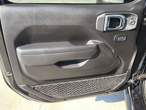 Used 2025 Jeep Gladiator Sport AWD/4WD image 11