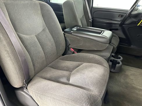 Used 2004 Chevrolet Silverado 2500 LS w/ Heavy-Duty Power Package RWD image 24