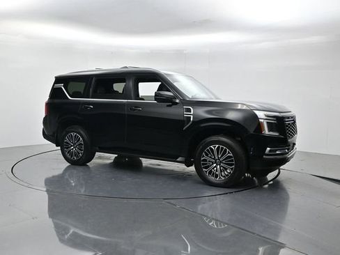 Used 2025 Nissan Armada Platinum AWD/4WD image 3