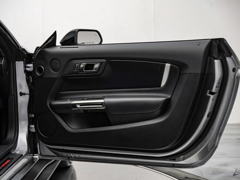 Used 2022 Ford Mustang Shelby GT500 w/ Carbon Fiber Track Pack RWD image 94