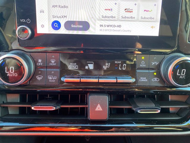 Used 2024 Toyota Highlander Limited AWD/4WD image 27