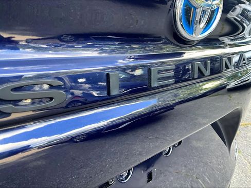 Certified 2024 Toyota Sienna LE AWD/4WD image 10