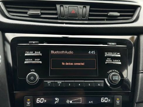 Used 2017 Nissan Rogue SV AWD/4WD image 15