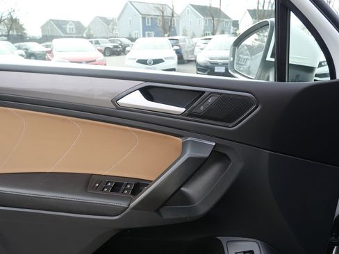 Used 2022 Volkswagen Tiguan SE w/ Panoramic Sunroof Package image 14