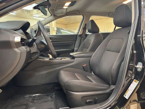 Used 2025 Nissan Altima 2.5 SV FWD image 27
