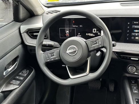 Certified 2025 Nissan Kicks SV image 24