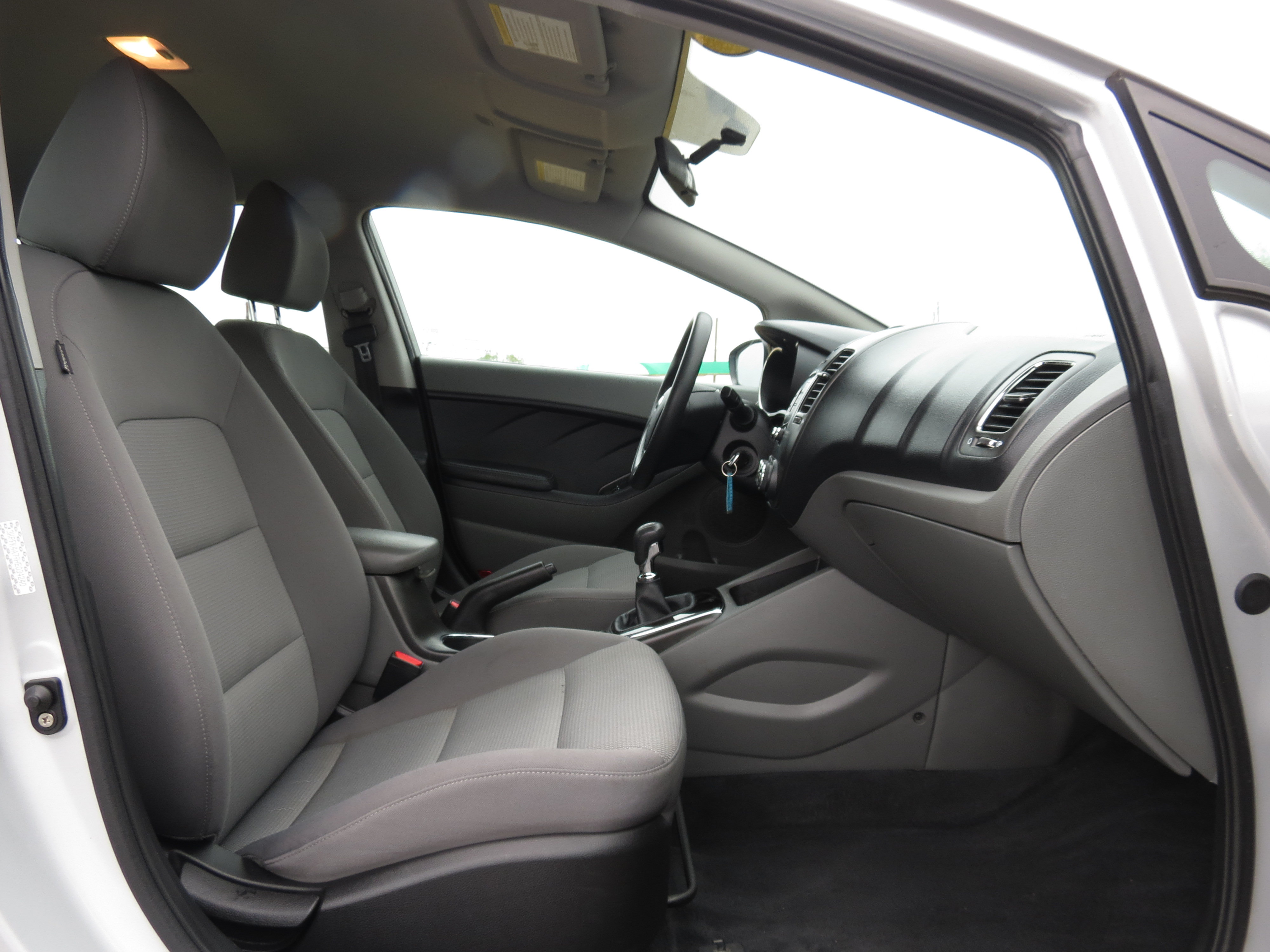 Used 2017 Kia Forte LX FWD image 28