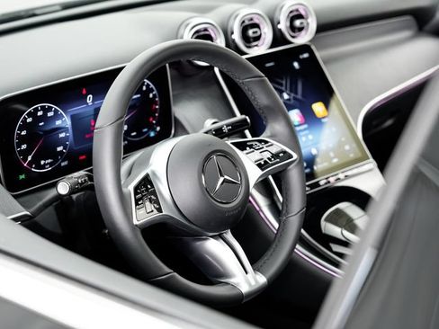Used 2025 Mercedes-Benz GLC 300 4MATIC image 10