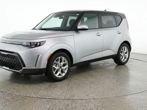 Used 2025 Kia Soul LX w/ LX Technology Package image 3
