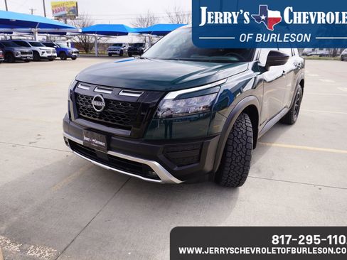 Used 2025 Nissan Pathfinder Rock Creek image 2