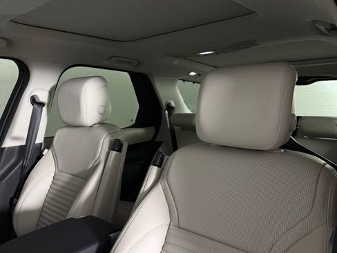 Used 2025 Land Rover Discovery S image 19