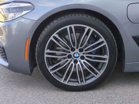 Used 2019 BMW 530e xDrive w/ M Sport Package image 11