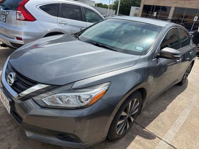 Used 2016 Nissan Altima 2.5 SV w/ Convenience Package