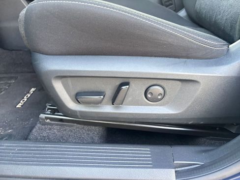 Used 2025 Nissan Rogue SV FWD image 22