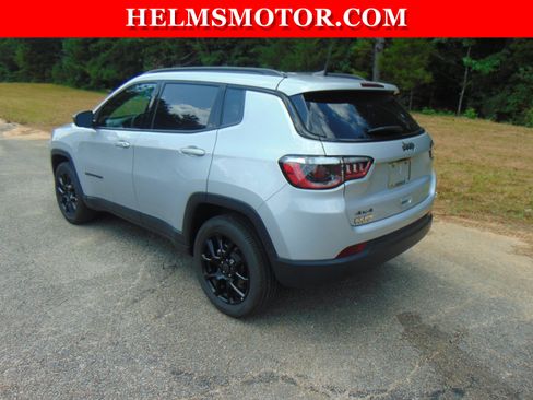 Certified 2025 Jeep Compass Latitude w/ Convenience Group AWD/4WD image 7